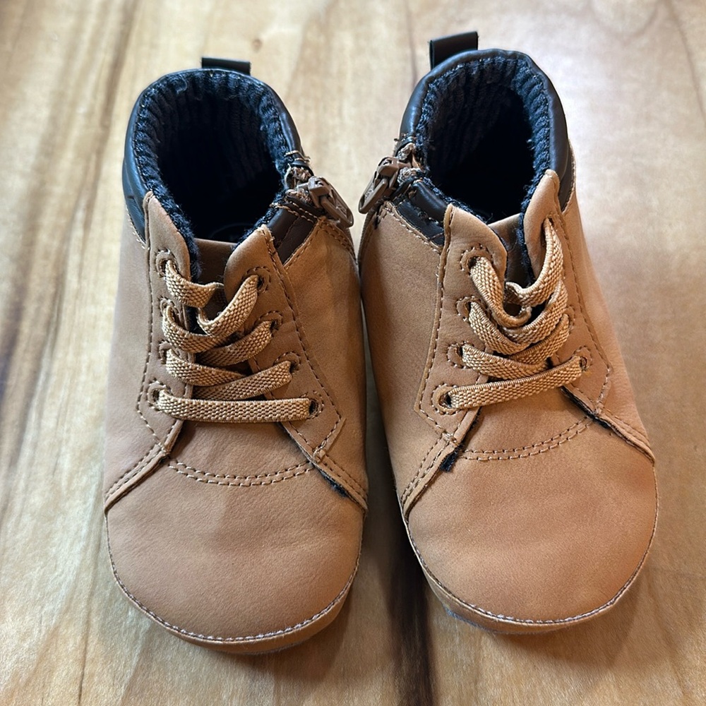 Ro + Me by Robeez tan boots. 6-12M.